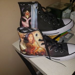 Converse Shoes - Ladies Converse - Worn 2x Converse Shoes - Ladies Converse - Worn 2x